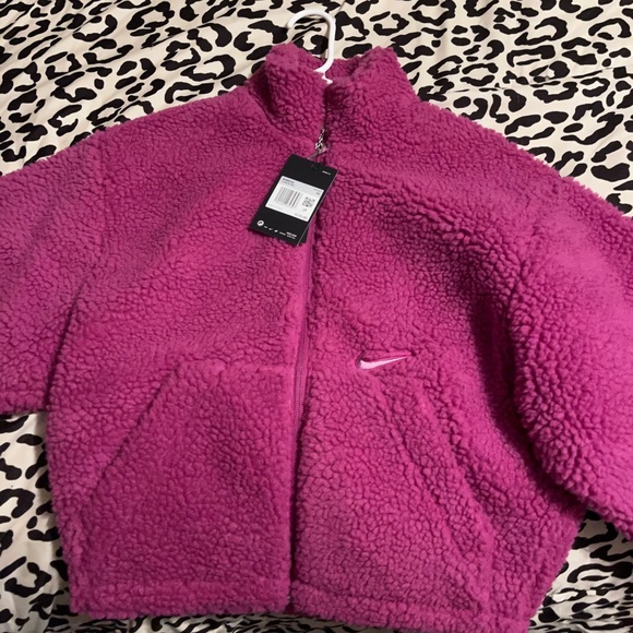 Nike Sherpa zip up. Women’s xs could also fit a S. NWT - Picture 2 of 4